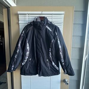 Below Zero Women’s black and white jacket